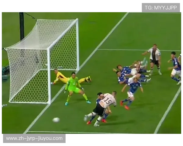 足球比赛中的快速反击与对方阵型破解